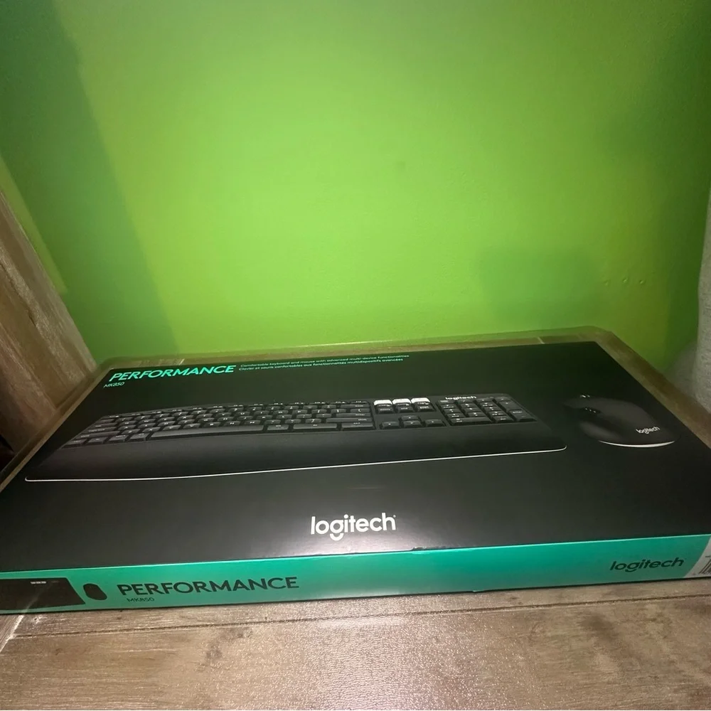 Logitech MK850 Wireless Keyboard & Mouse Combo Multi-Device
